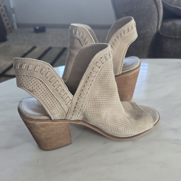 Steve Madden Sandals Women Sz 9M Tan Leather Peep Toe Perforated Block Heel - Picture 12 of 14